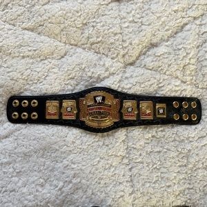 World Wrestling Entertainment Cruiserweight Champion mini replica belt.